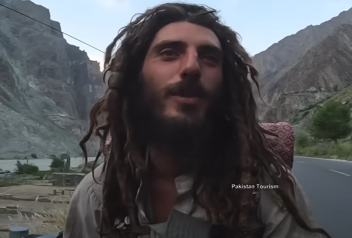 Axel Pons a renunțat la viața de pilot și arată complet diferit