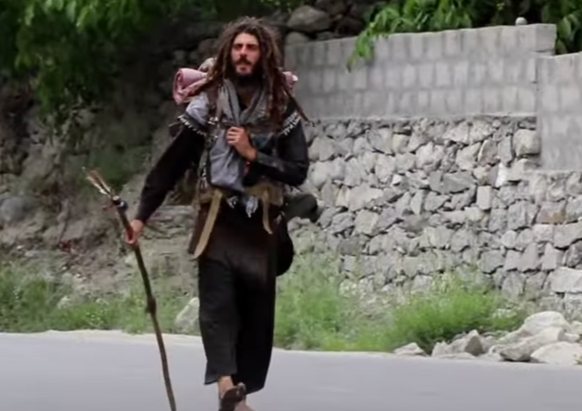 Axel Pons a renunțat la viața de pilot și arată complet diferit