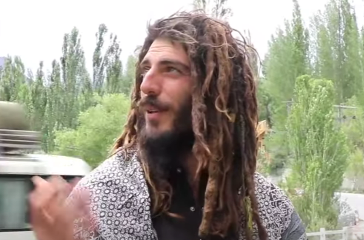 Uluitor! Fostul sportiv a mers desculț pe jos din Spania în Pakistan » Incredibil cum arată acum