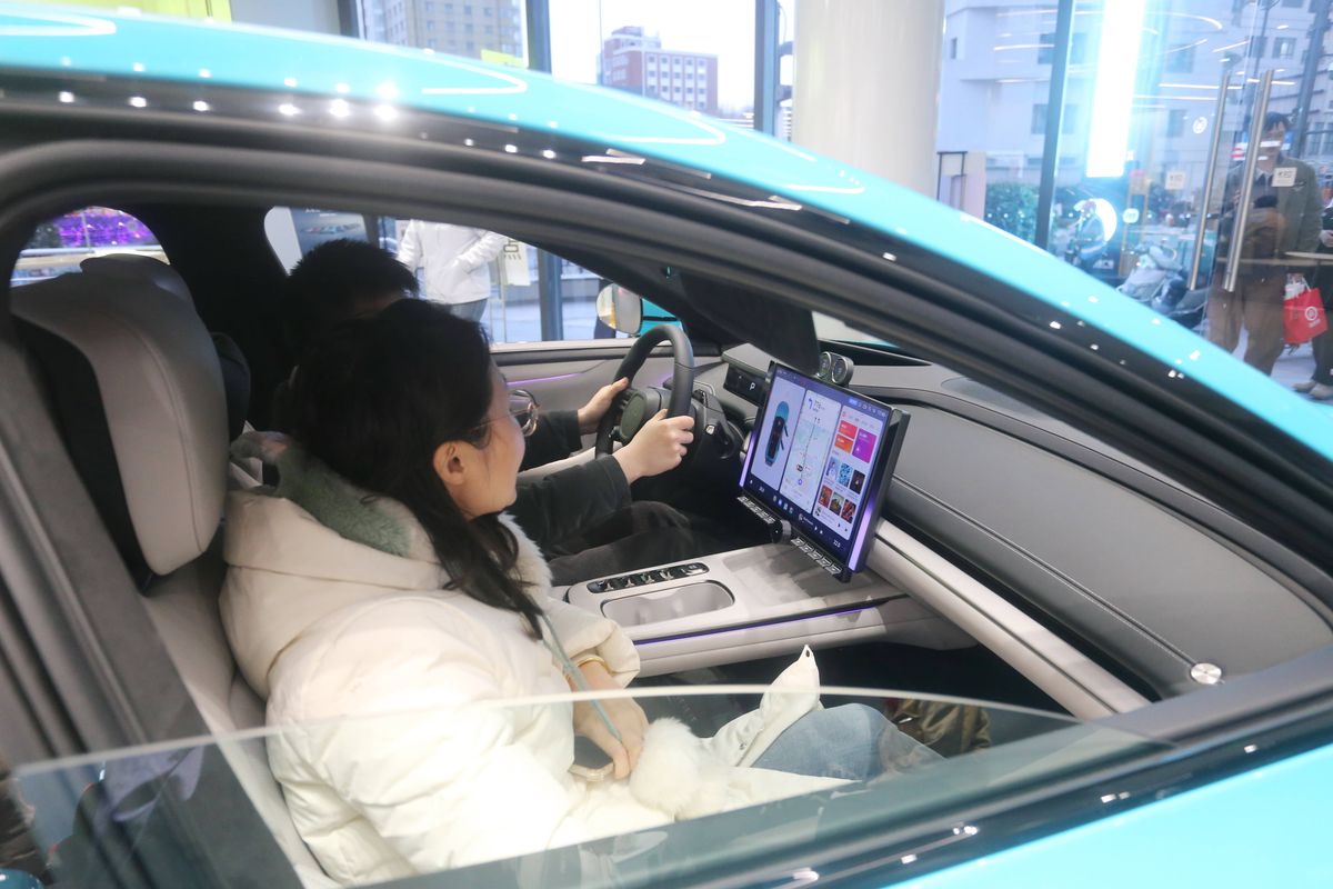 Salonul Auto de la Shanghai: China spulberă toate recordurile, cu peste 100 de modele noi, unele integrând AI-ul Deep Seek. Cele mai tari informații