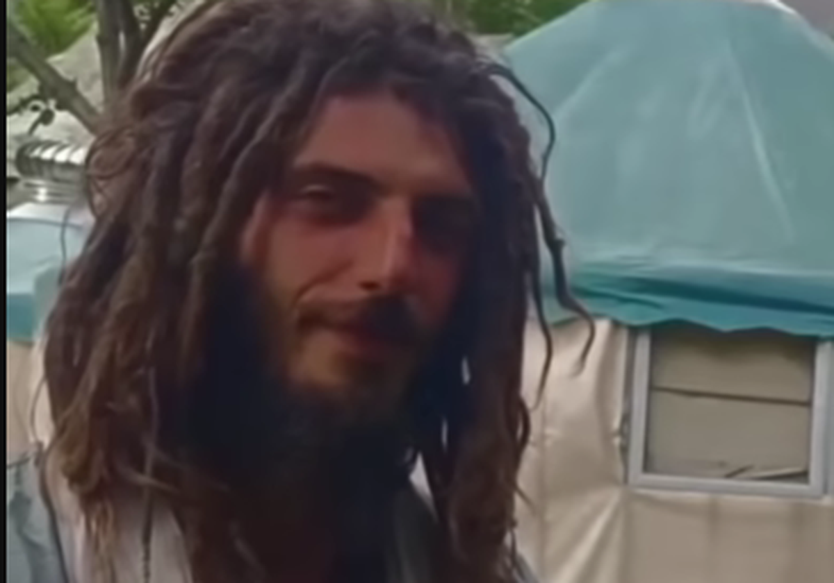 Axel Pons a renunțat la viața de pilot și arată complet diferit