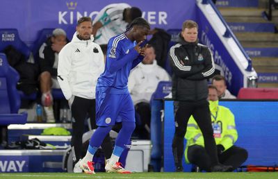 A debutat aseară în Premier League la 15 ani! » De ce a fost singurul de pe teren cu echipament diferit