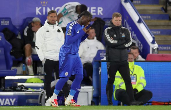 A debutat aseară în Premier League la 15 ani! » De ce a fost singurul de pe teren cu echipament diferit