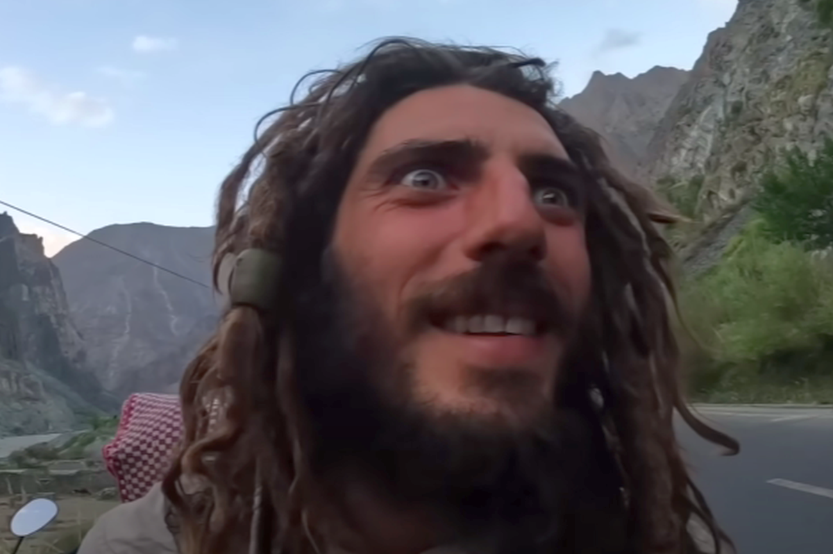 Uluitor! Fostul sportiv a mers desculț pe jos din Spania în Pakistan » Incredibil cum arată acum