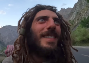 Uluitor! Fostul sportiv a mers desculț pe jos din Spania în Pakistan » Incredibil cum arată acum