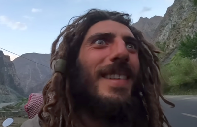 Uluitor! Fostul sportiv a mers desculț pe jos din Spania în Pakistan » Incredibil cum arată acum