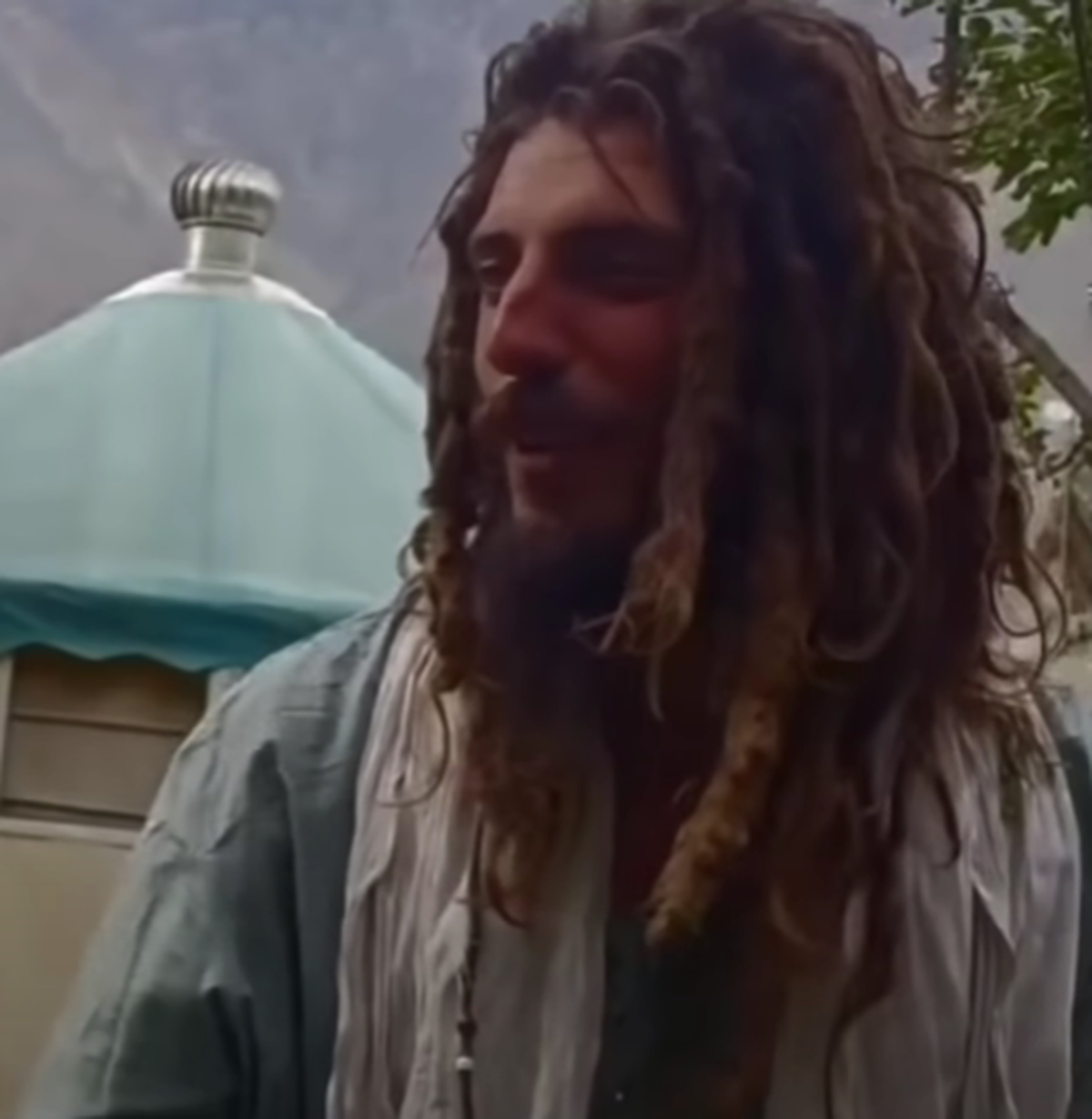 Axel Pons a renunțat la viața de pilot și arată complet diferit