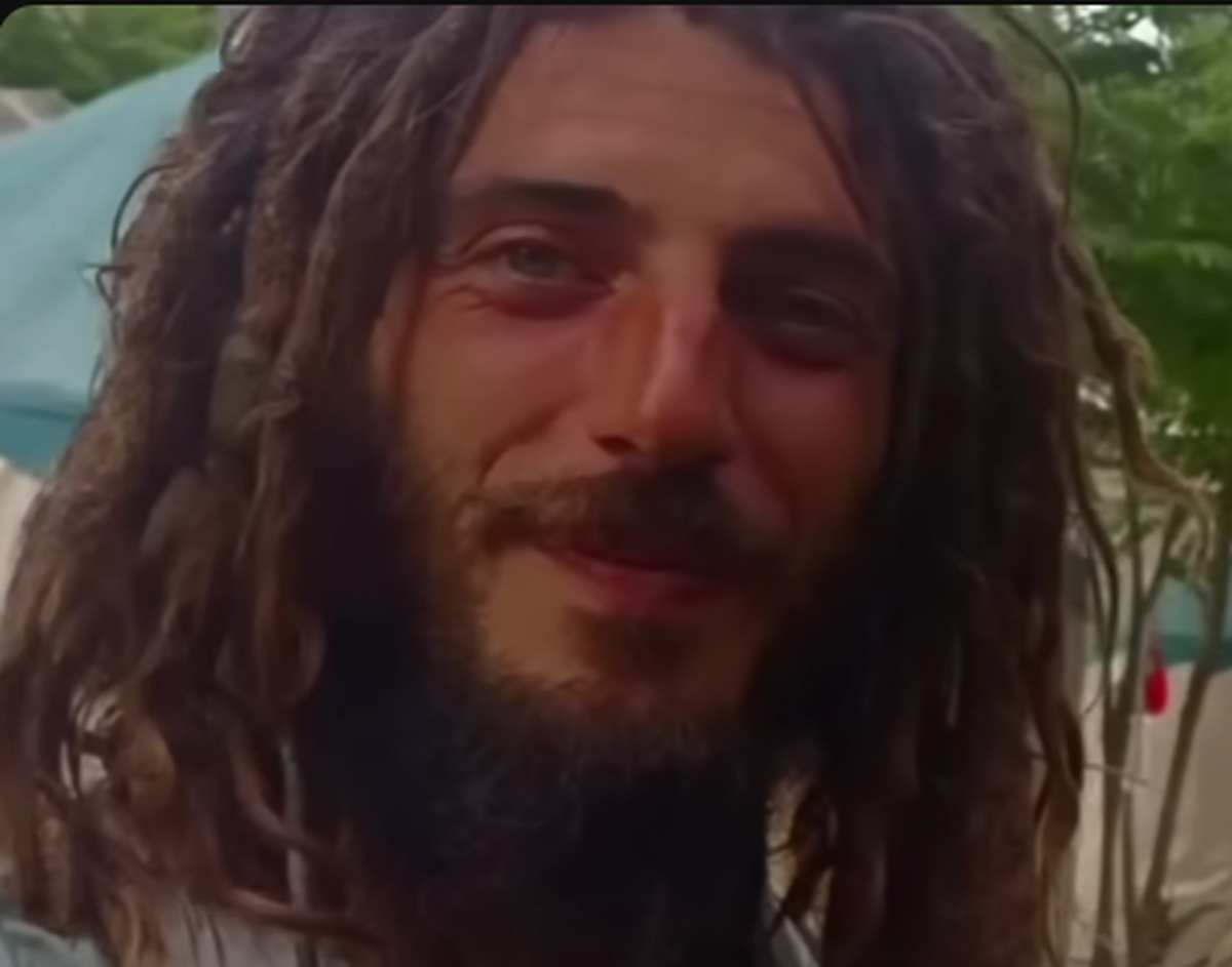 Axel Pons a renunțat la viața de pilot și arată complet diferit