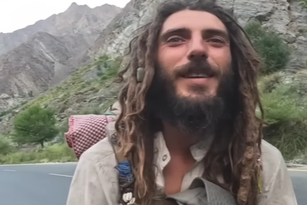 Axel Pons a renunțat la viața de pilot și arată complet diferit