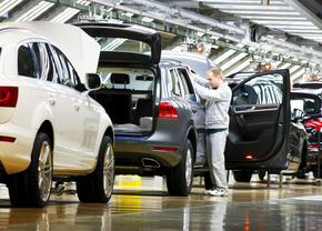Tarifele lui Donald Trump „rup coloana” unei economii din UE! Țara are producție-record la nivel mondial: „E o lecție pentru industria auto”