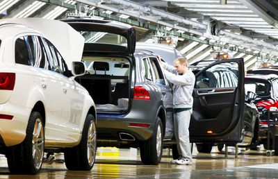 Tarifele lui Donald Trump „rup coloana” unei economii din UE! Țara are producție-record la nivel mondial: „E o lecție pentru industria auto”