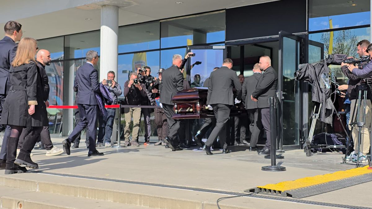 Sicriul lui Mircea Lucescu, depus la Arena Națională