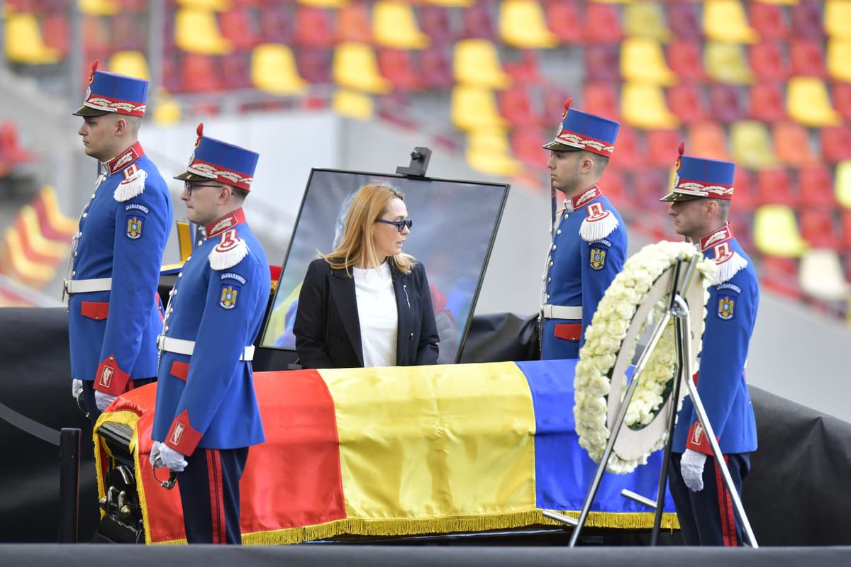 Simona Halep, Andreea Esca și Elisabeta Lipă și-au luat rămas bun de la Mircea Lucescu: „Marile valori sunt din ce în ce mai puține”