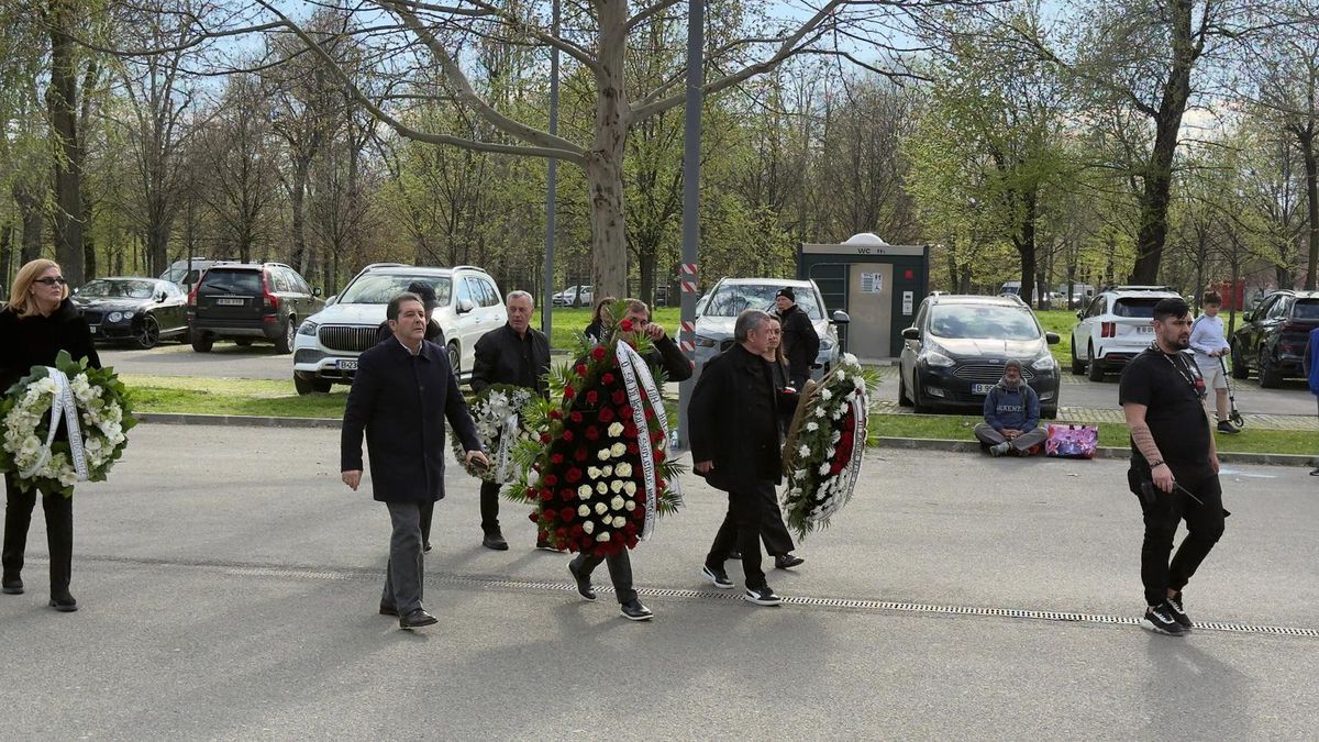 Gică Hagi, la căpătâiul lui Mircea Lucescu // foto: Cristi Preda (GSP)