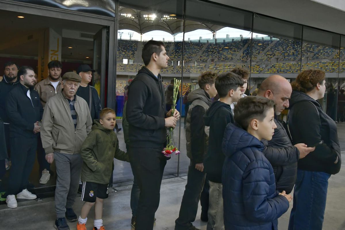 Cadre de Cristi Preda de la Arena Națională, unde a fost depus sicriul cu trupul lui Mircea Lucescu