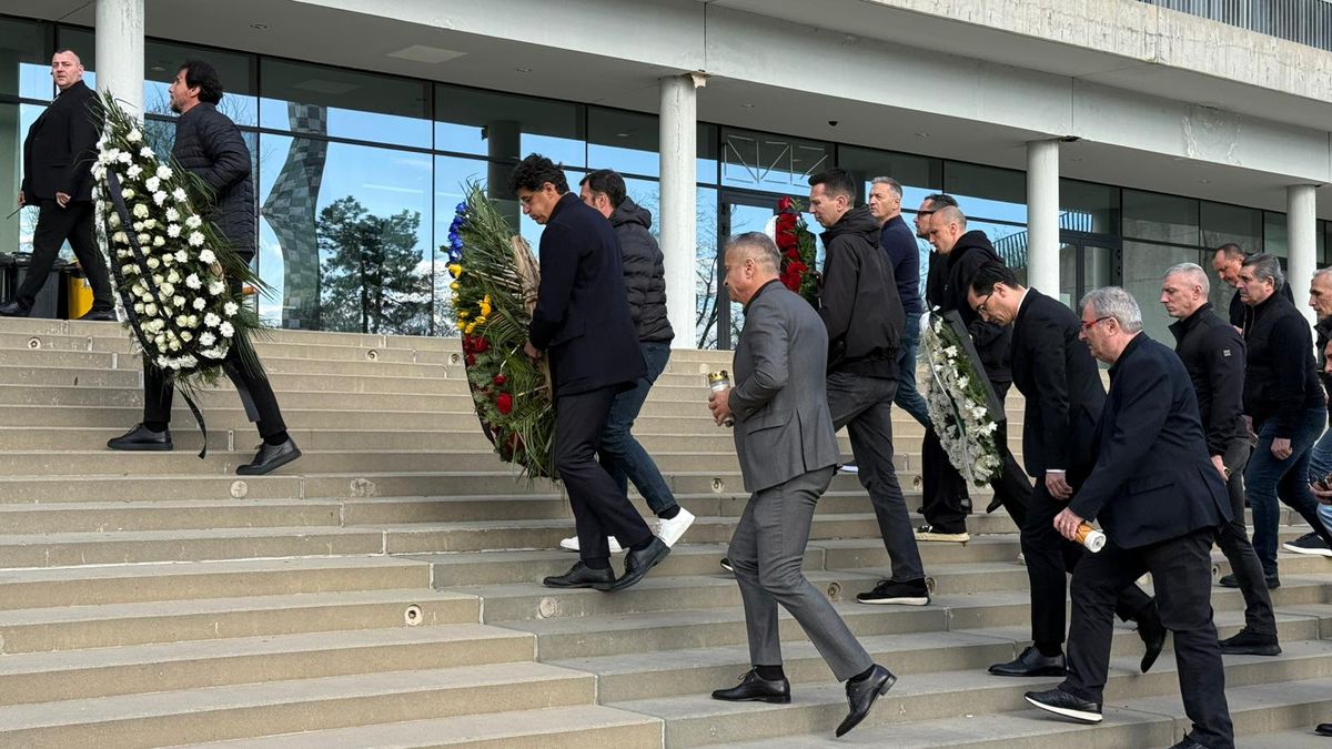 Sicriul cu trupul lui Mircea Lucescu, depus la Arena Națională