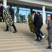 Miodrag Belodedici, Răzvan Burleanu, Mihai Stoichiță vizitează sicriul lui Mircea Lucescu, depus pe Arena Națională