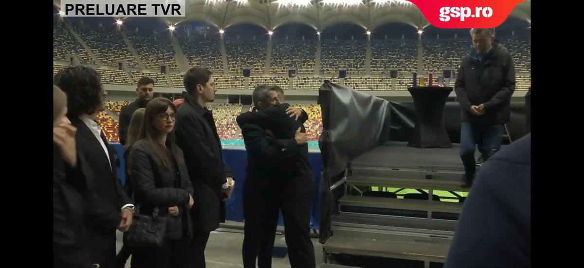 Imagini noi de la Arena Națională, unde a fost depus sicriul cu trupul lui Mircea Lucescu