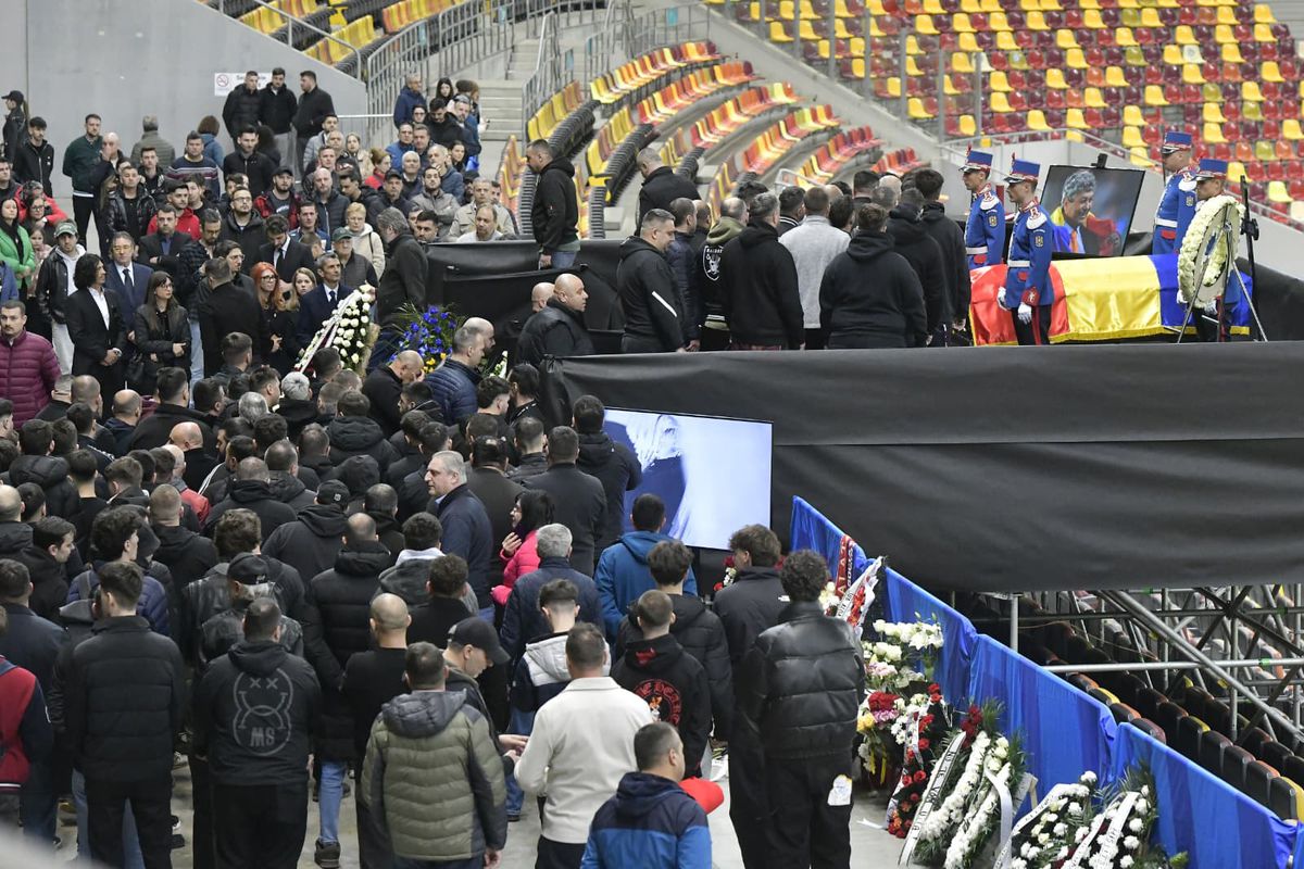 Cadre de Cristi Preda de la priveghiul lui Mircea Lucescu