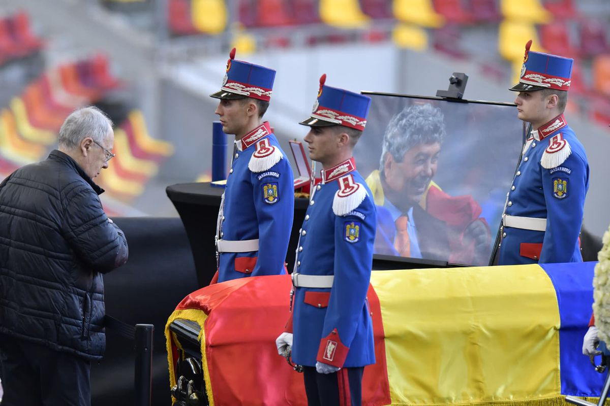 La priveghiul lui Lucescu, Gheorghe Hagi, cu vocea tremurândă: „Cel mai mare din toate timpurile!”