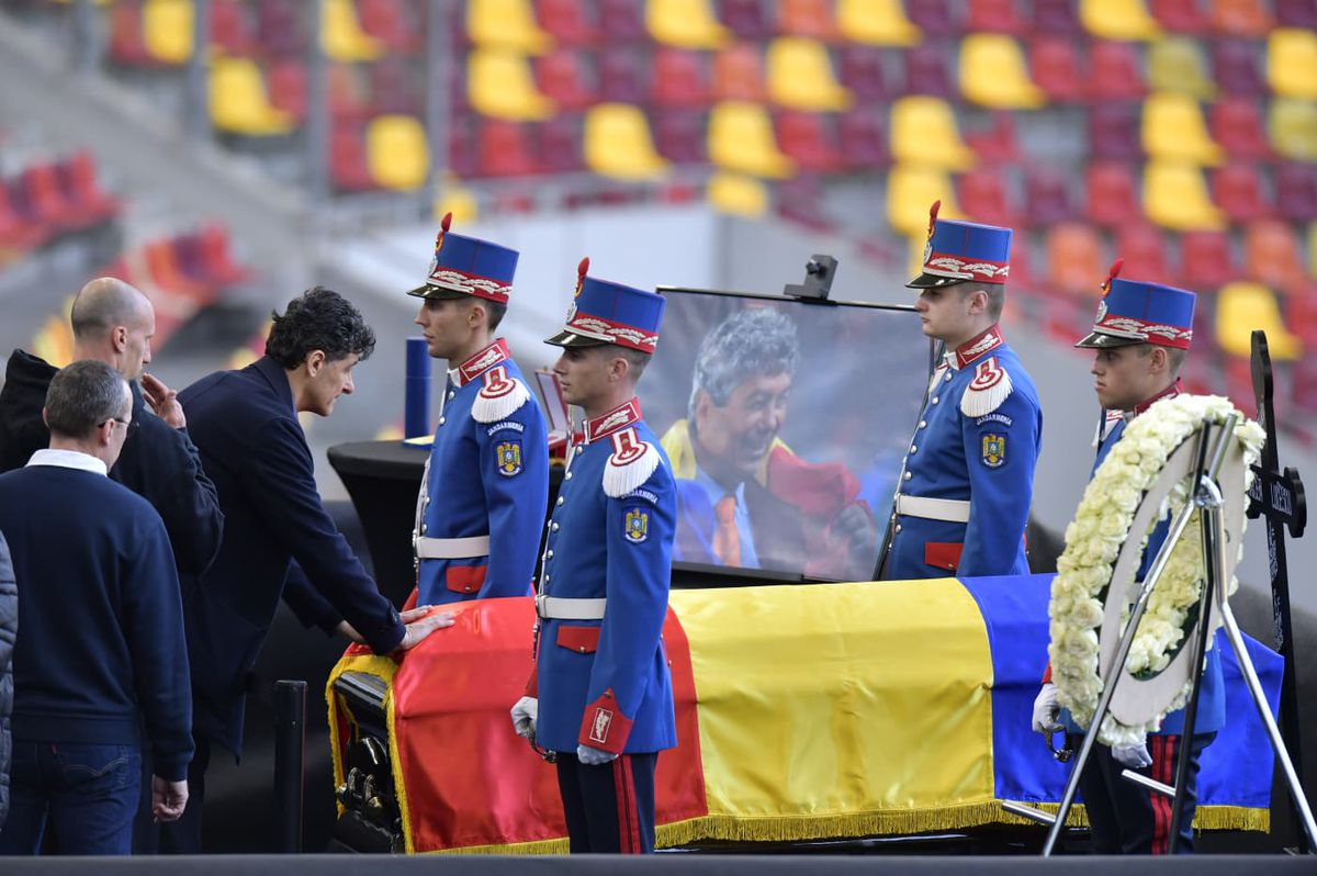 La priveghiul lui Lucescu, Gheorghe Hagi, cu vocea tremurândă: „Cel mai mare din toate timpurile!”