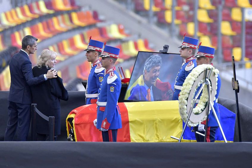 Răzvan și Neli Lucescu, privind către sicriu