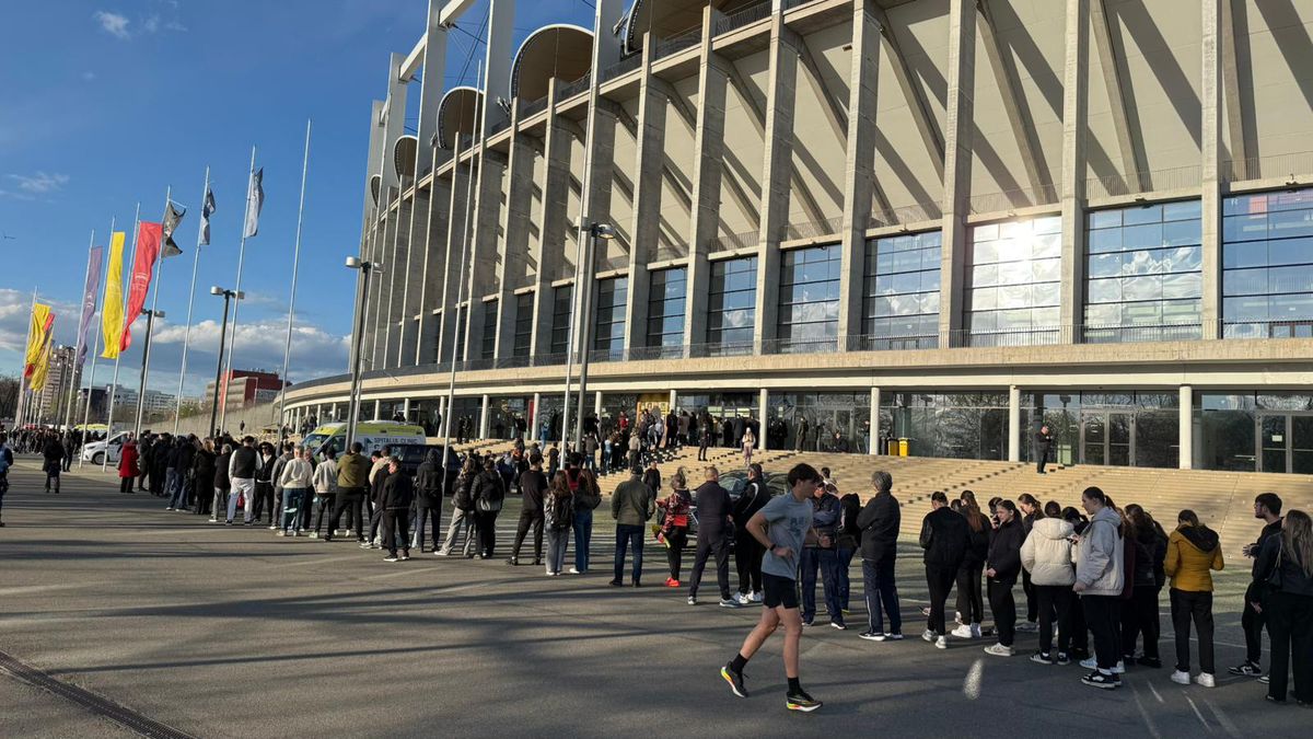 Sicriul cu trupul lui Mircea Lucescu, depus la Arena Națională