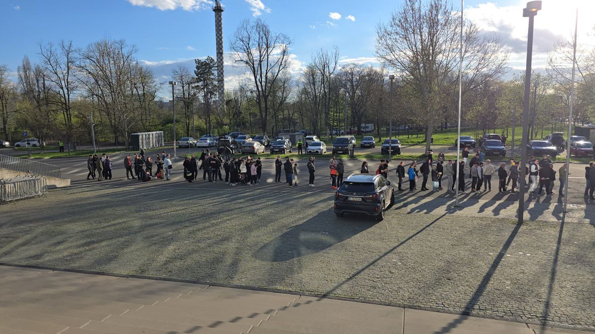 Sicriul cu trupul lui Mircea Lucescu, depus la Arena Națională