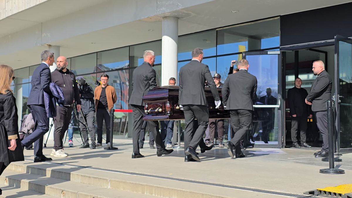 Sicriul lui Mircea Lucescu, depus la Arena Națională