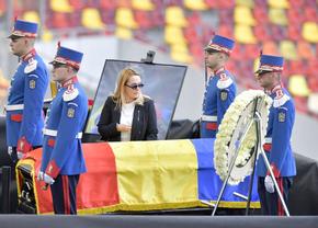 Simona Halep, Andreea Esca și Elisabeta Lipă și-au luat rămas bun de la Mircea Lucescu: „Marile valori sunt din ce în ce mai puține”