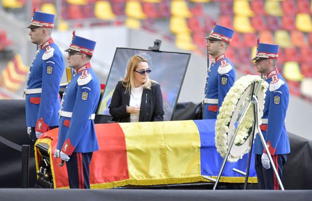Simona Halep, Andreea Esca și Elisabeta Lipă și-au luat rămas bun de la Mircea Lucescu: „Marile valori sunt din ce în ce mai puține”
