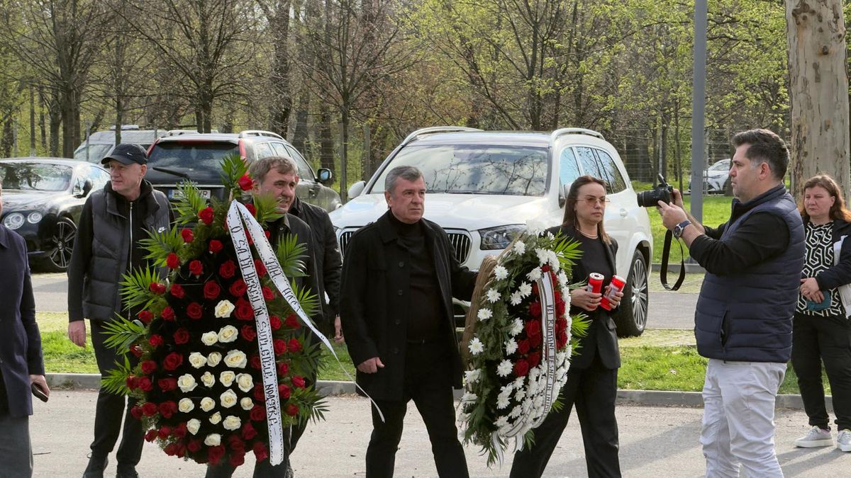 Sicriul cu trupul lui Mircea Lucescu, depus la Arena Națională