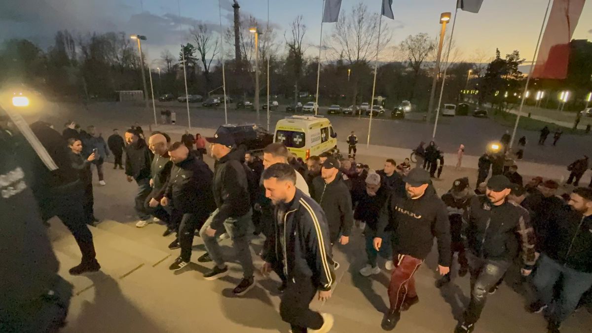 Imagini noi de la Arena Națională, unde a fost depus sicriul cu trupul lui Mircea Lucescu