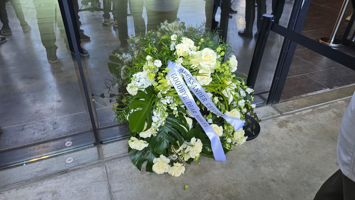 Sicriul cu trupul lui Mircea Lucescu, depus la Arena Națională