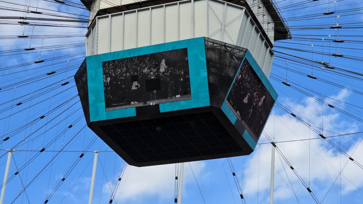 Sicriul cu trupul lui Mircea Lucescu, depus la Arena Națională