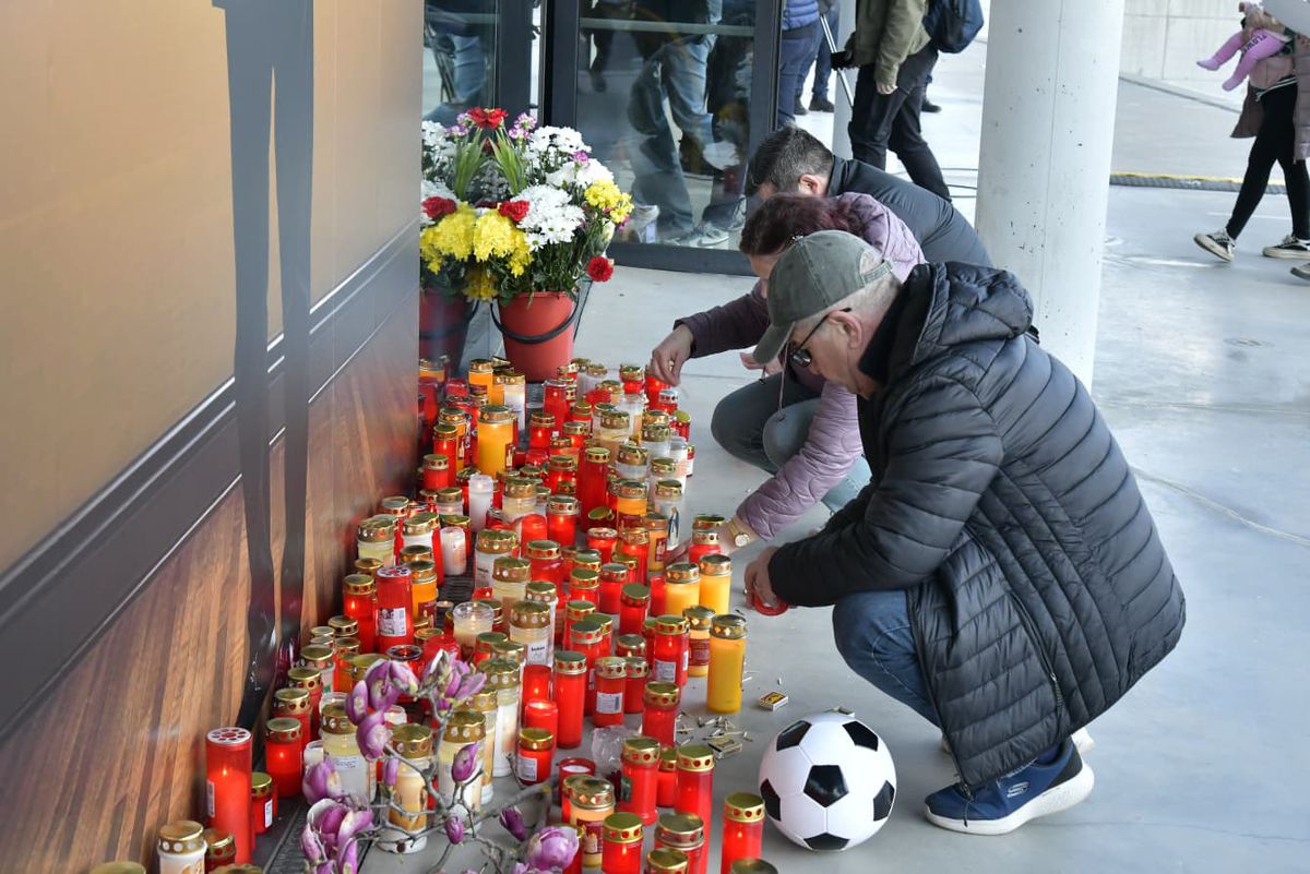 Cadre de Cristi Preda de la Arena Națională, unde a fost depus sicriul cu trupul lui Mircea Lucescu