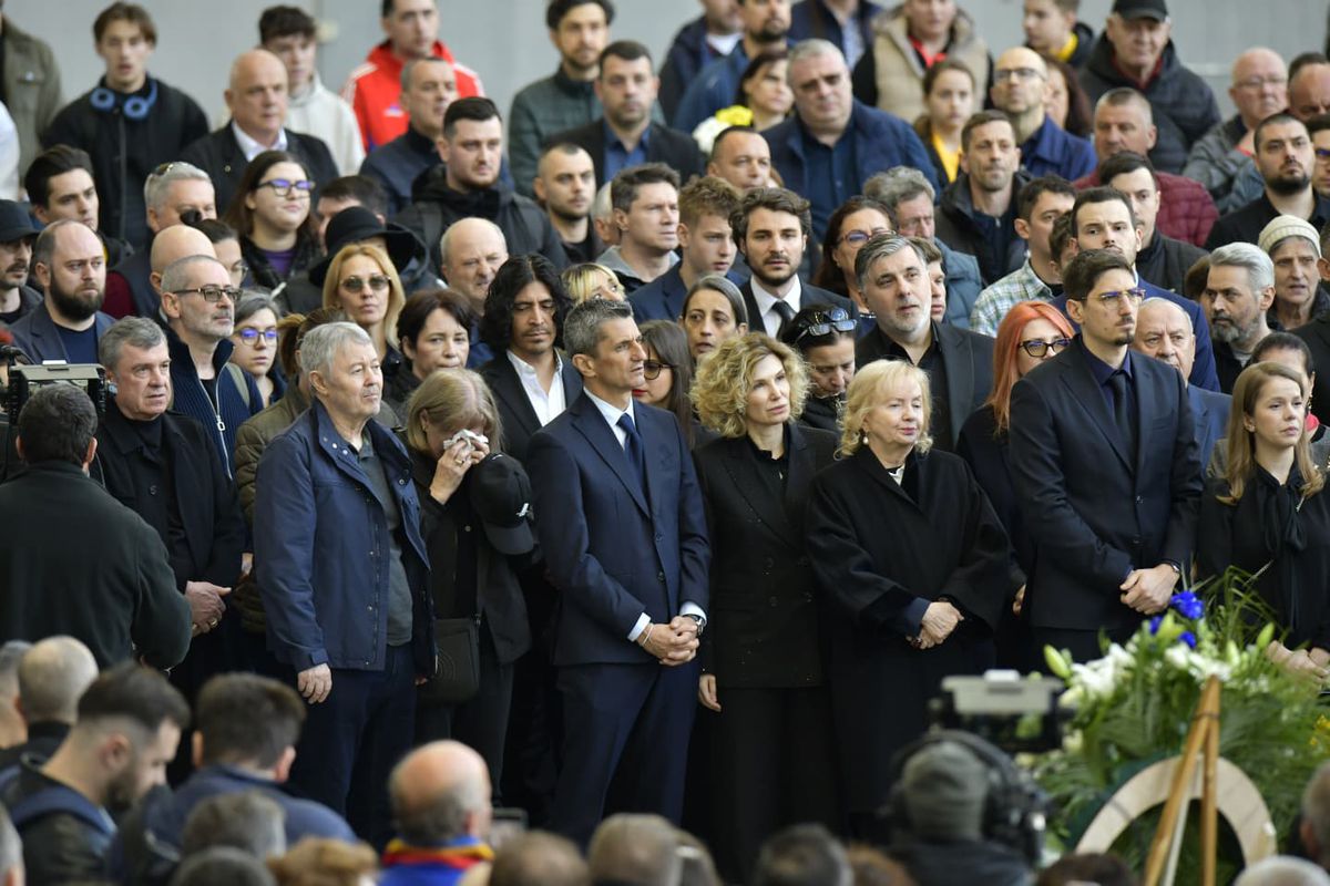 Cadre de Cristi Preda de la Arena Națională, unde a fost depus sicriul cu trupul lui Mircea Lucescu
