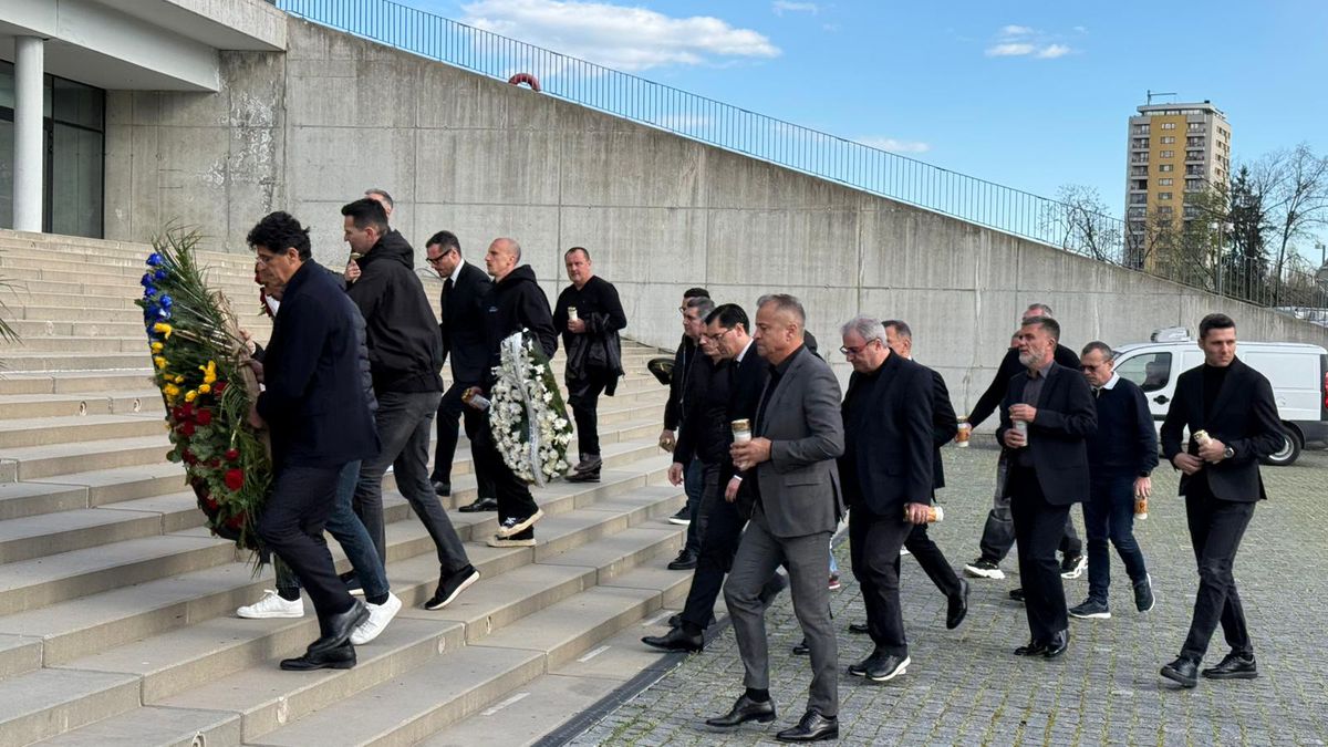 Sicriul cu trupul lui Mircea Lucescu, depus la Arena Națională