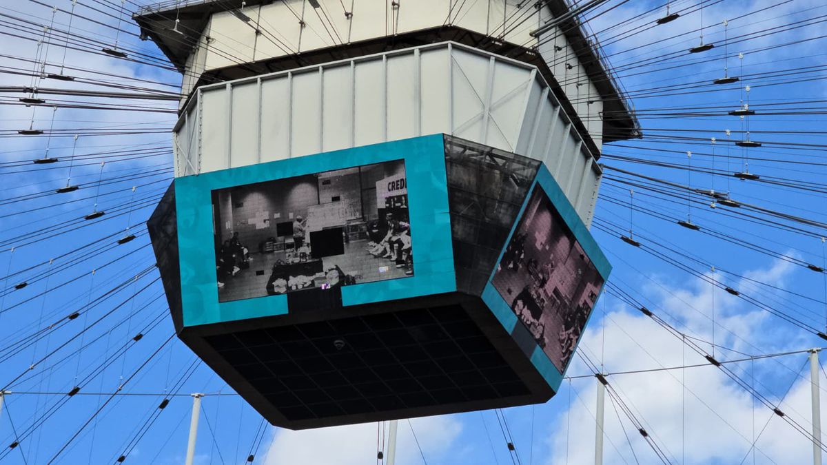 Sicriul cu trupul lui Mircea Lucescu, depus la Arena Națională