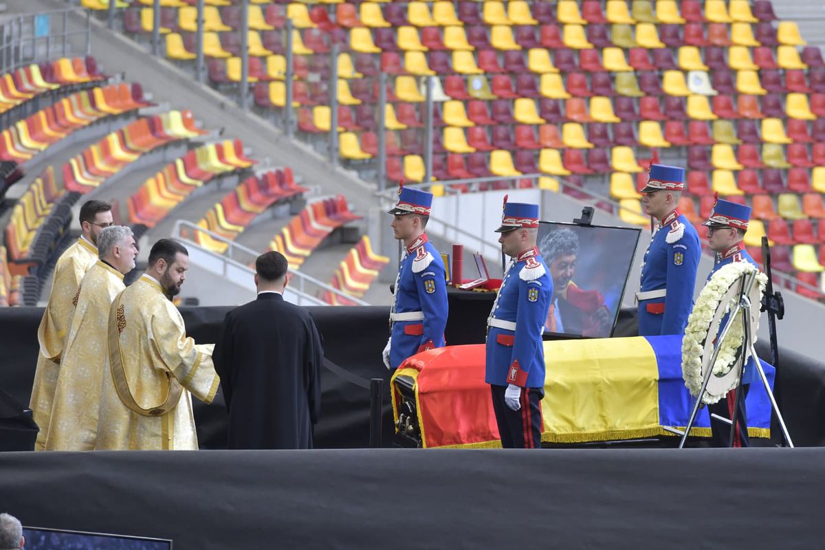 La priveghiul lui Lucescu, Gheorghe Hagi, cu vocea tremurândă: „Cel mai mare din toate timpurile!”