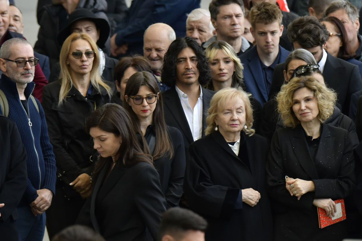 Cadre de Cristi Preda de la Arena Națională, unde a fost depus sicriul cu trupul lui Mircea Lucescu