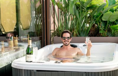 Cât de des ar trebui să folosești jacuzzi-ul pentru beneficii optime?