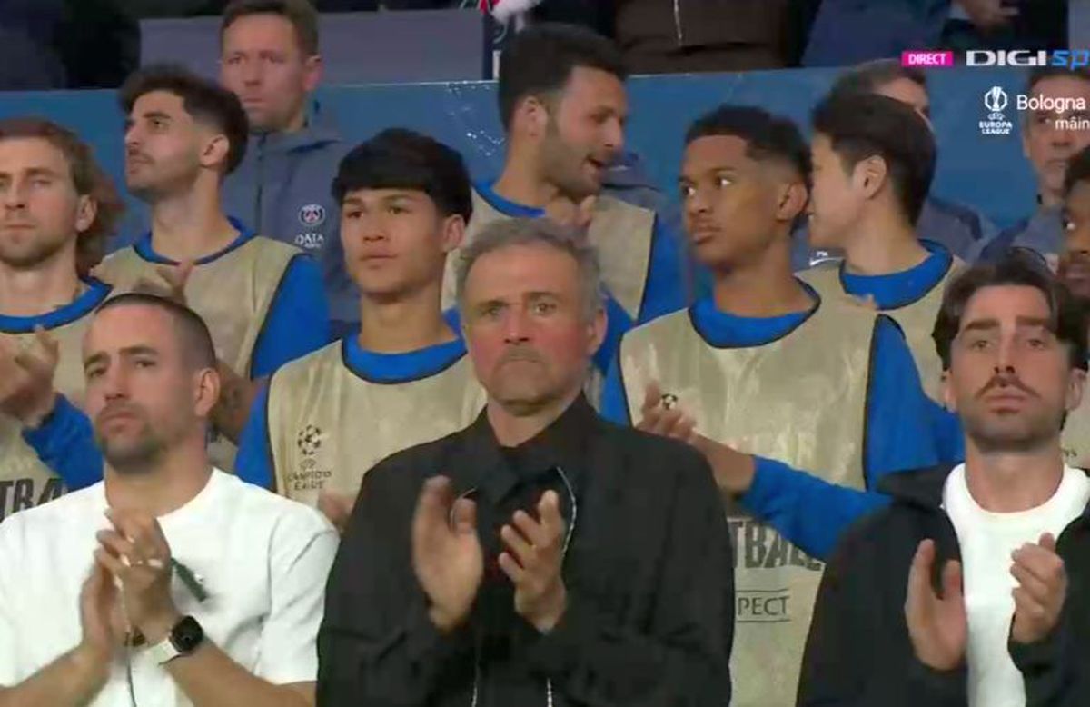 Scene impresionante în UCL la Barcelona și Paris, în memoria lui Mircea Lucescu