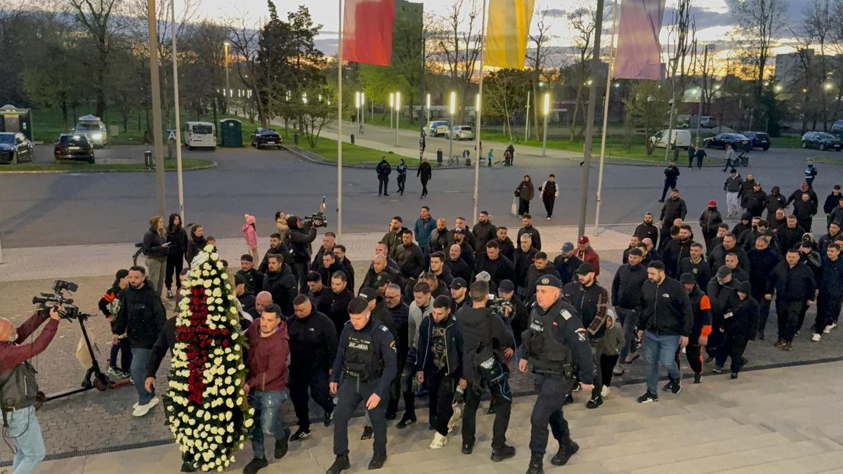 Imagini noi de la Arena Națională, unde a fost depus sicriul cu trupul lui Mircea Lucescu