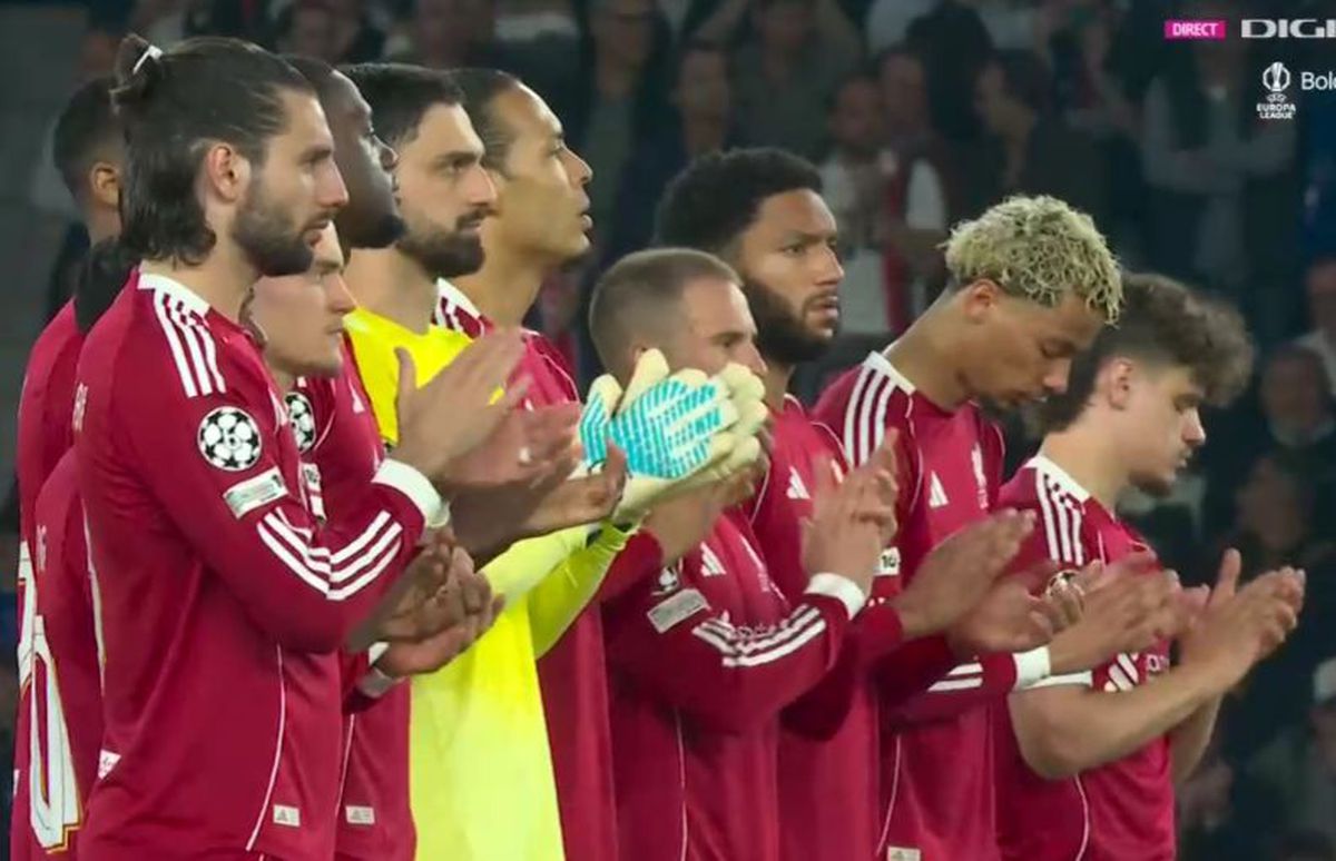 Scene impresionante în UCL la Barcelona și Paris, în memoria lui Mircea Lucescu