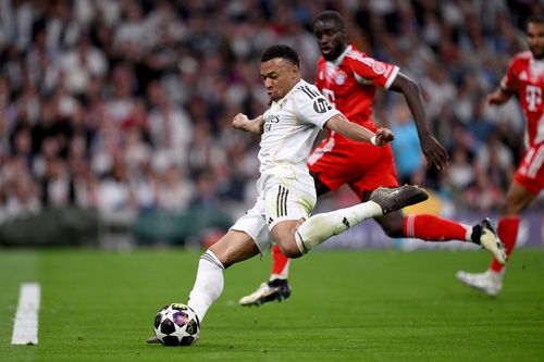 Kylian Mbappe a avut mai mereu prim-planul, în duelul cu bavarezul Dayot Upamecano / Foto: Imago