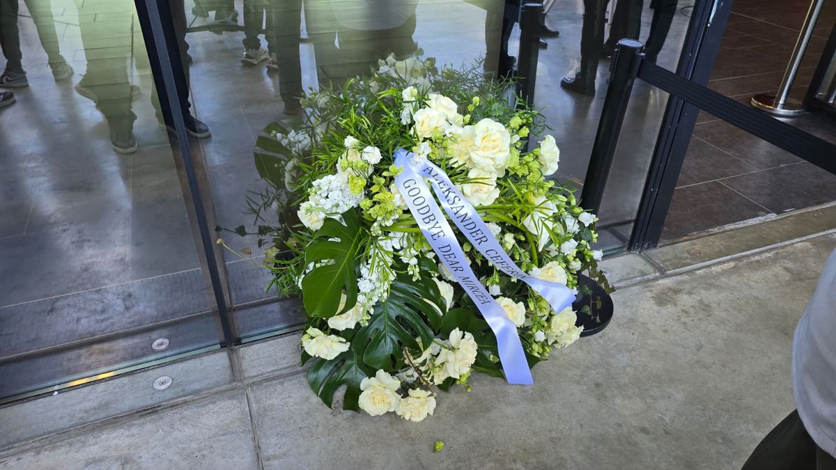 Sicriul cu trupul lui Mircea Lucescu, depus la Arena Națională