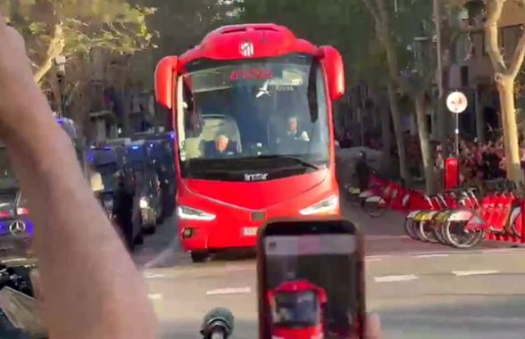 Incidente spre Camp Nou: suporterii Barcelonei au aruncat cu pietre în autocarul lui Atletico, Simeone a reacționat dur