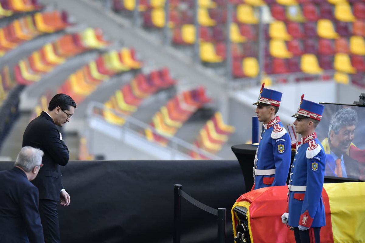 La priveghiul lui Lucescu, Gheorghe Hagi, cu vocea tremurândă: „Cel mai mare din toate timpurile!”