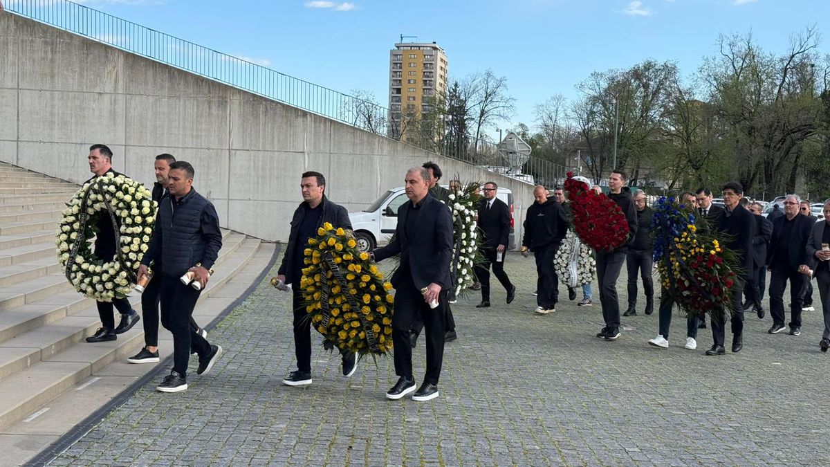 Sicriul cu trupul lui Mircea Lucescu, depus la Arena Națională